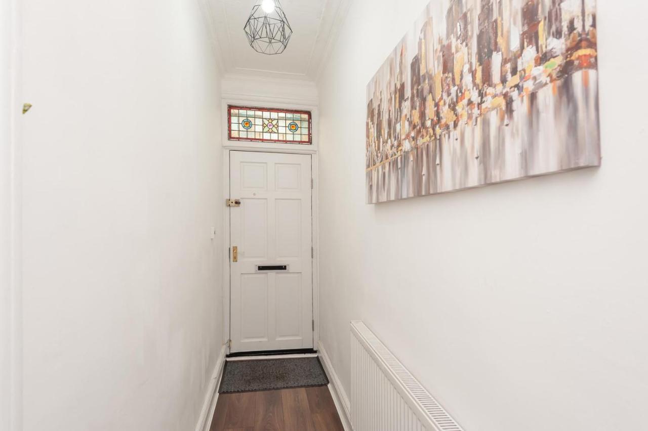 Leeds 4-Bed House - Sleeps 9 Free Parking & Wifi Βίλα Εξωτερικό φωτογραφία