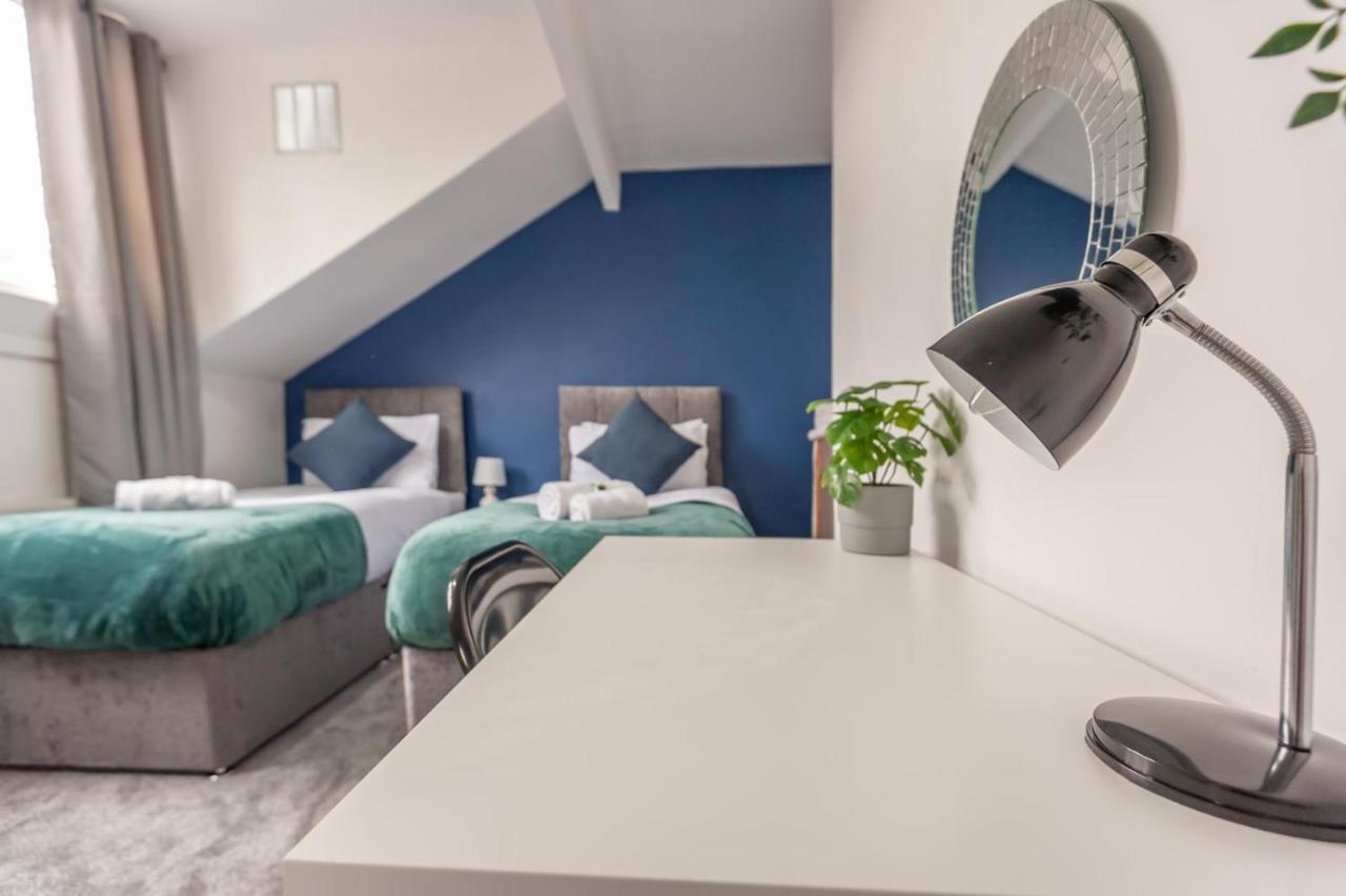 Leeds 4-Bed House - Sleeps 9 Free Parking & Wifi Βίλα Εξωτερικό φωτογραφία