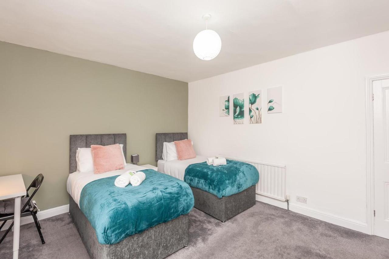 Leeds 4-Bed House - Sleeps 9 Free Parking & Wifi Βίλα Εξωτερικό φωτογραφία