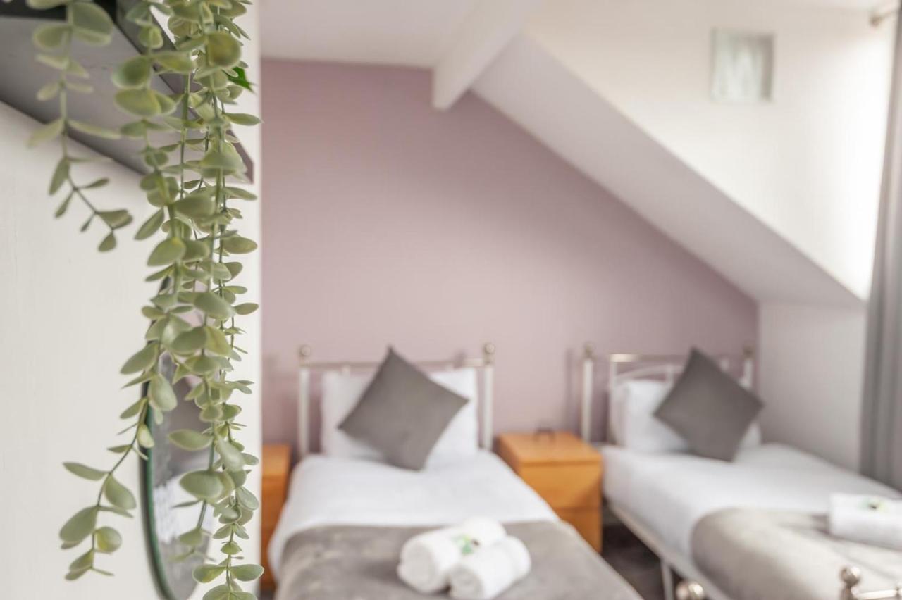 Leeds 4-Bed House - Sleeps 9 Free Parking & Wifi Βίλα Εξωτερικό φωτογραφία