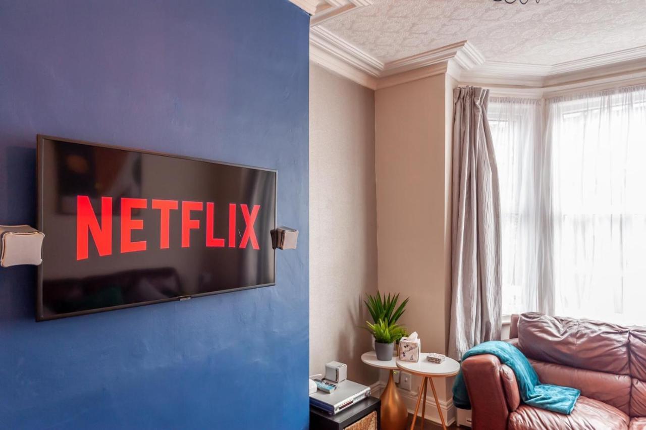 Leeds 4-Bed House - Sleeps 9 Free Parking & Wifi Βίλα Εξωτερικό φωτογραφία
